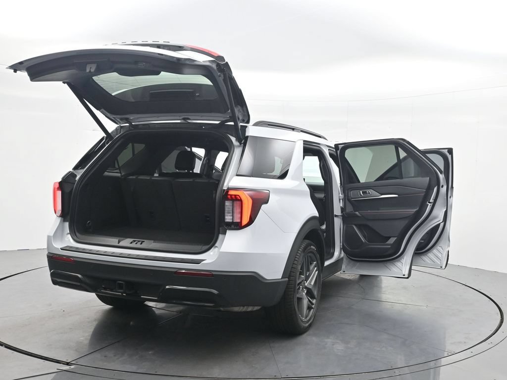 Certified 2026 Ford Explorer ST-Line w/ ST-Line Street Pack RWD image 43
