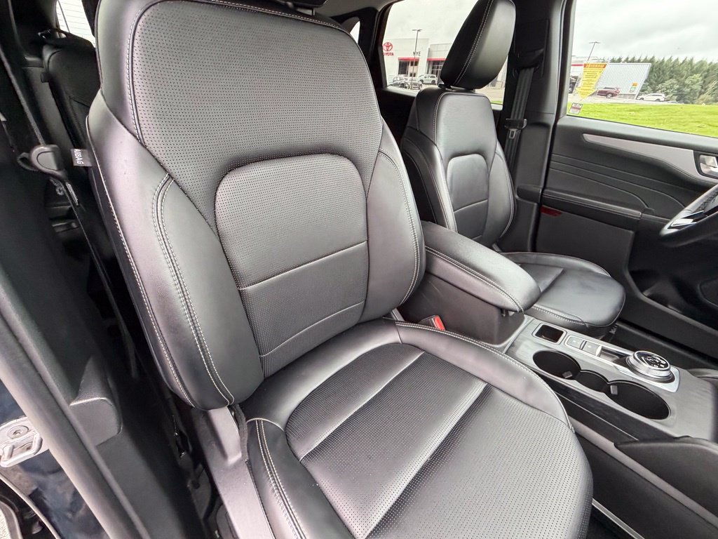 Certified 2025 Ford Escape Platinum AWD/4WD image 35