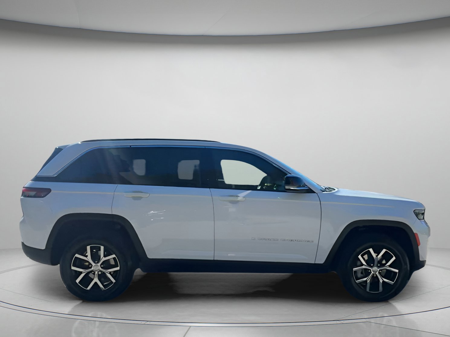 Used 2025 Jeep Grand Cherokee Limited w/ Trailer Tow Package image 25