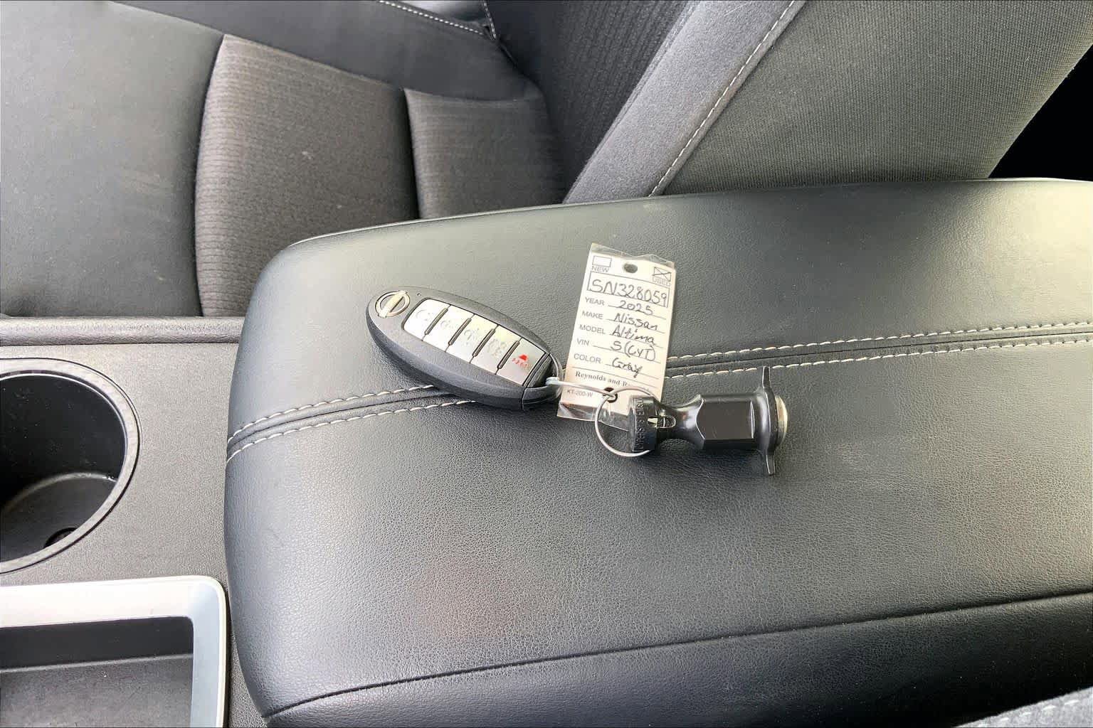 Used 2025 Nissan Altima 2.5 S FWD image 13