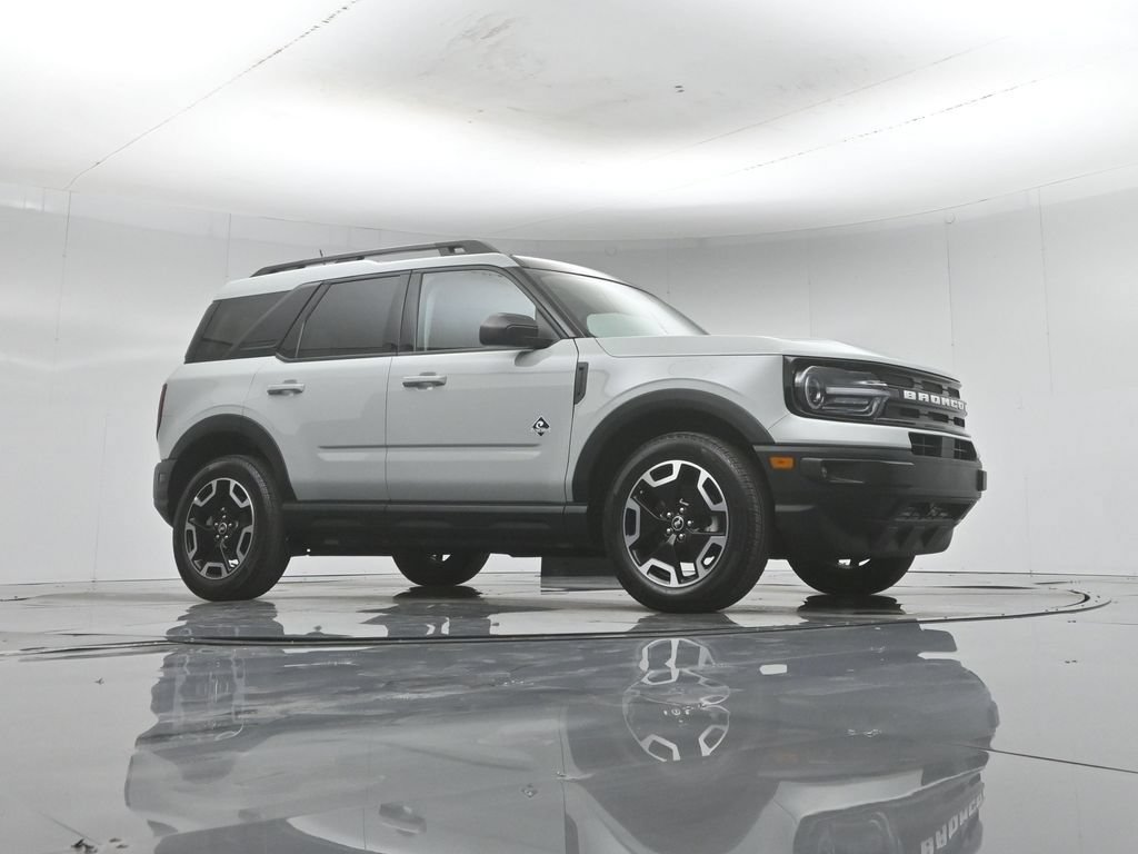 Certified 2023 Ford Bronco Sport Outer Banks w/ Tech Package AWD/4WD image 4
