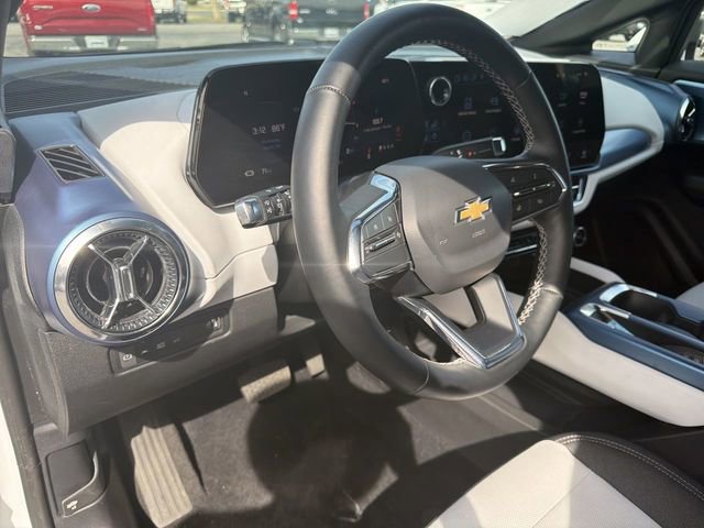 Used 2025 Chevrolet Equinox EV LT image 12