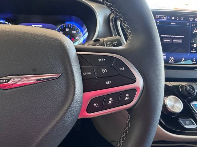 Used 2024 Chrysler Pacifica Touring-L FWD image 17
