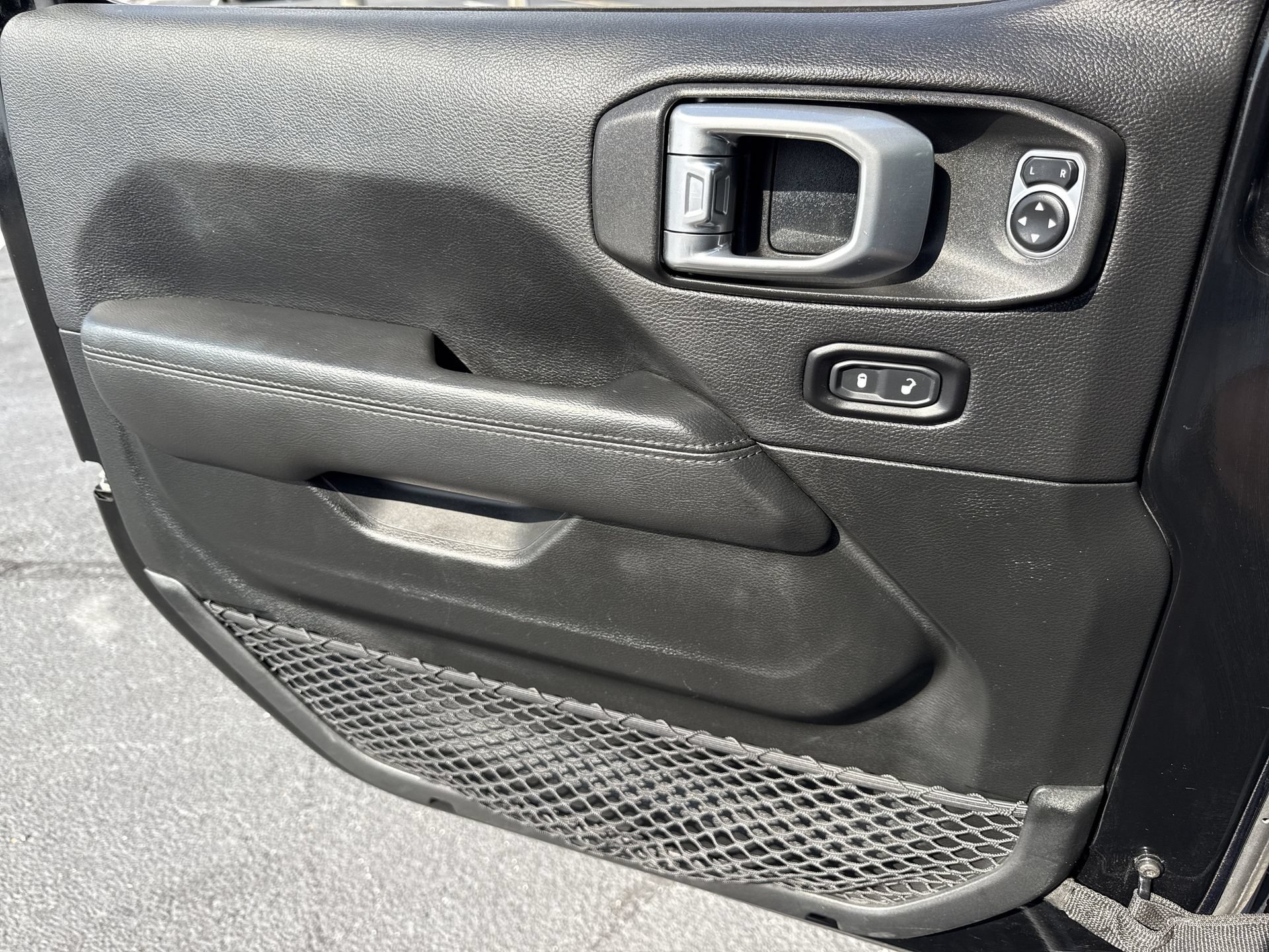 Used 2020 Jeep Wrangler Unlimited Sahara AWD/4WD image 15