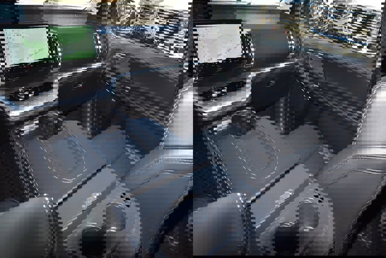 Certified 2025 Ford Expedition Max Platinum image 18