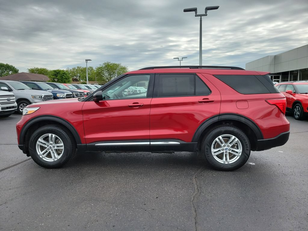 Certified 2023 Ford Explorer XLT w/ Equipment Group 202A AWD/4WD image 7