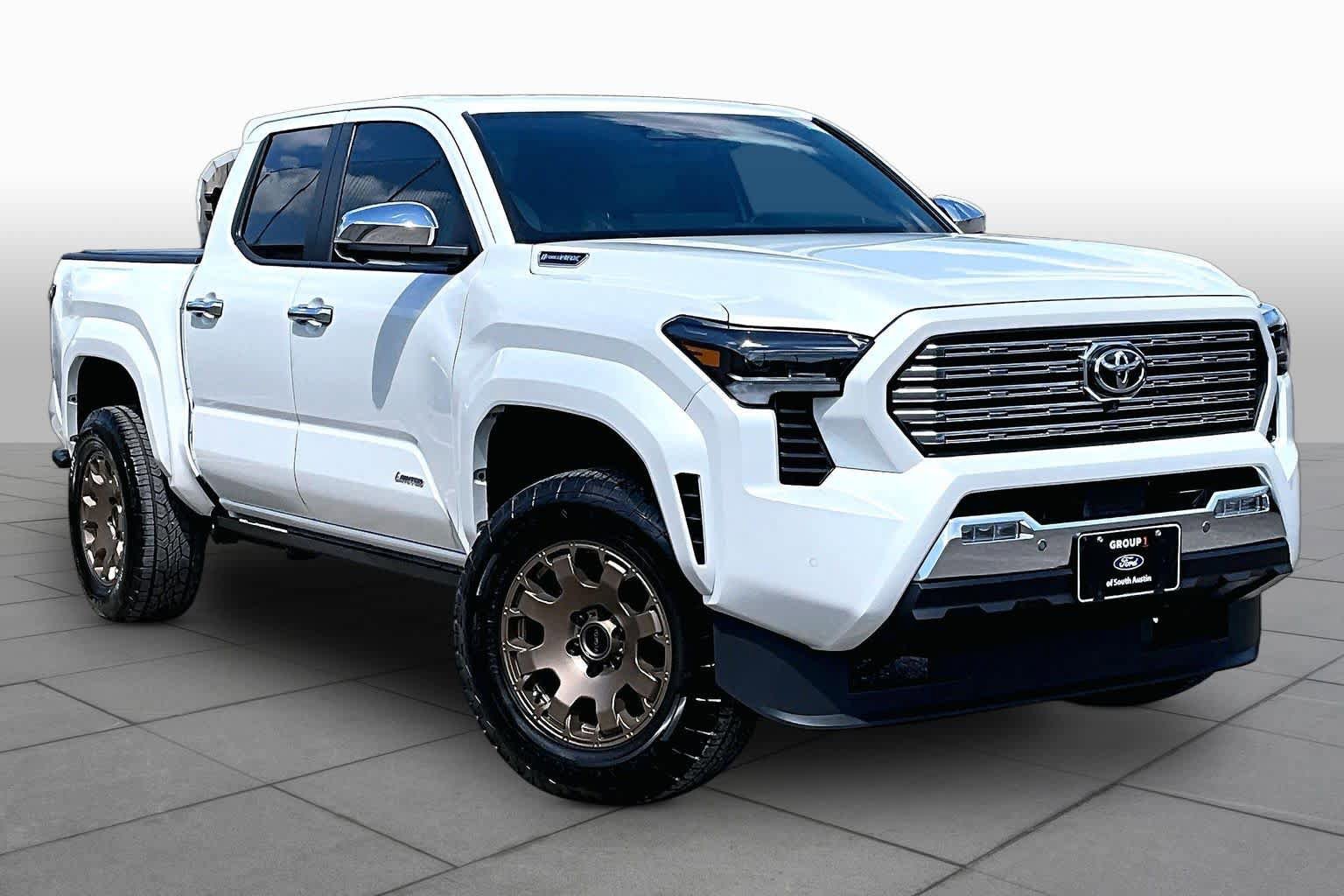 Used 2025 Toyota Tacoma Limited AWD/4WD image 3