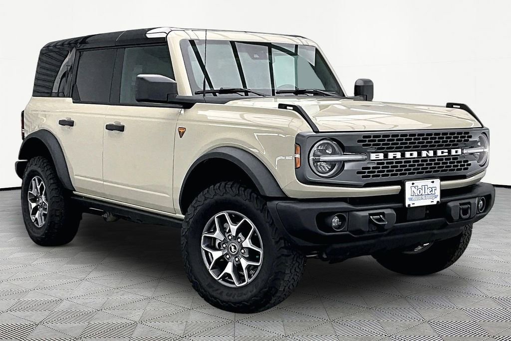 Certified 2025 Ford Bronco Badlands AWD/4WD image 12