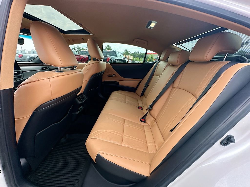 Used 2024 Lexus ES 300h w/ Technology Package FWD image 17