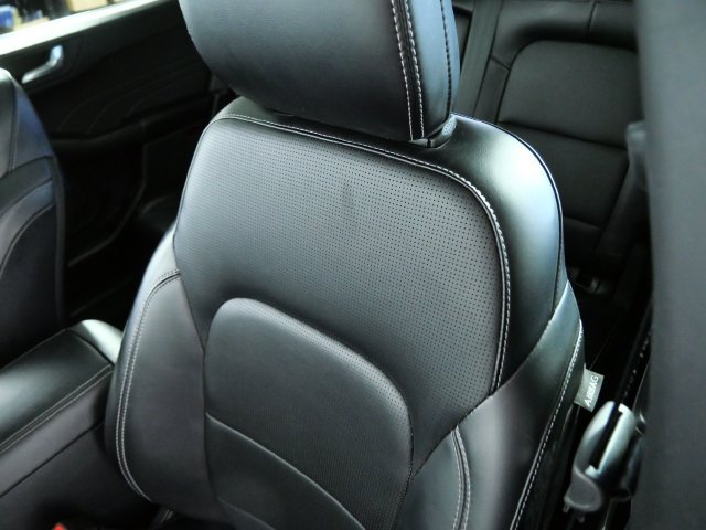 Certified 2025 Ford Escape Platinum AWD/4WD image 18
