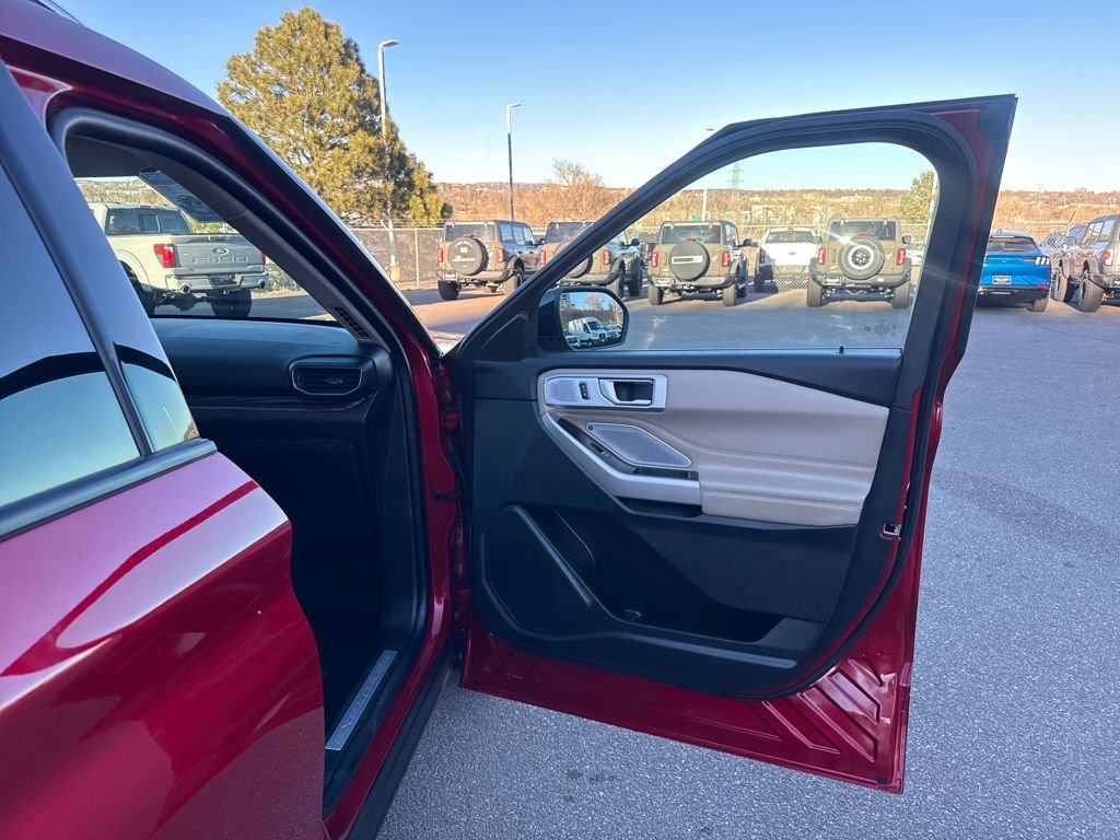 Certified 2023 Ford Explorer Limited w/ Limited Technology Package image 26