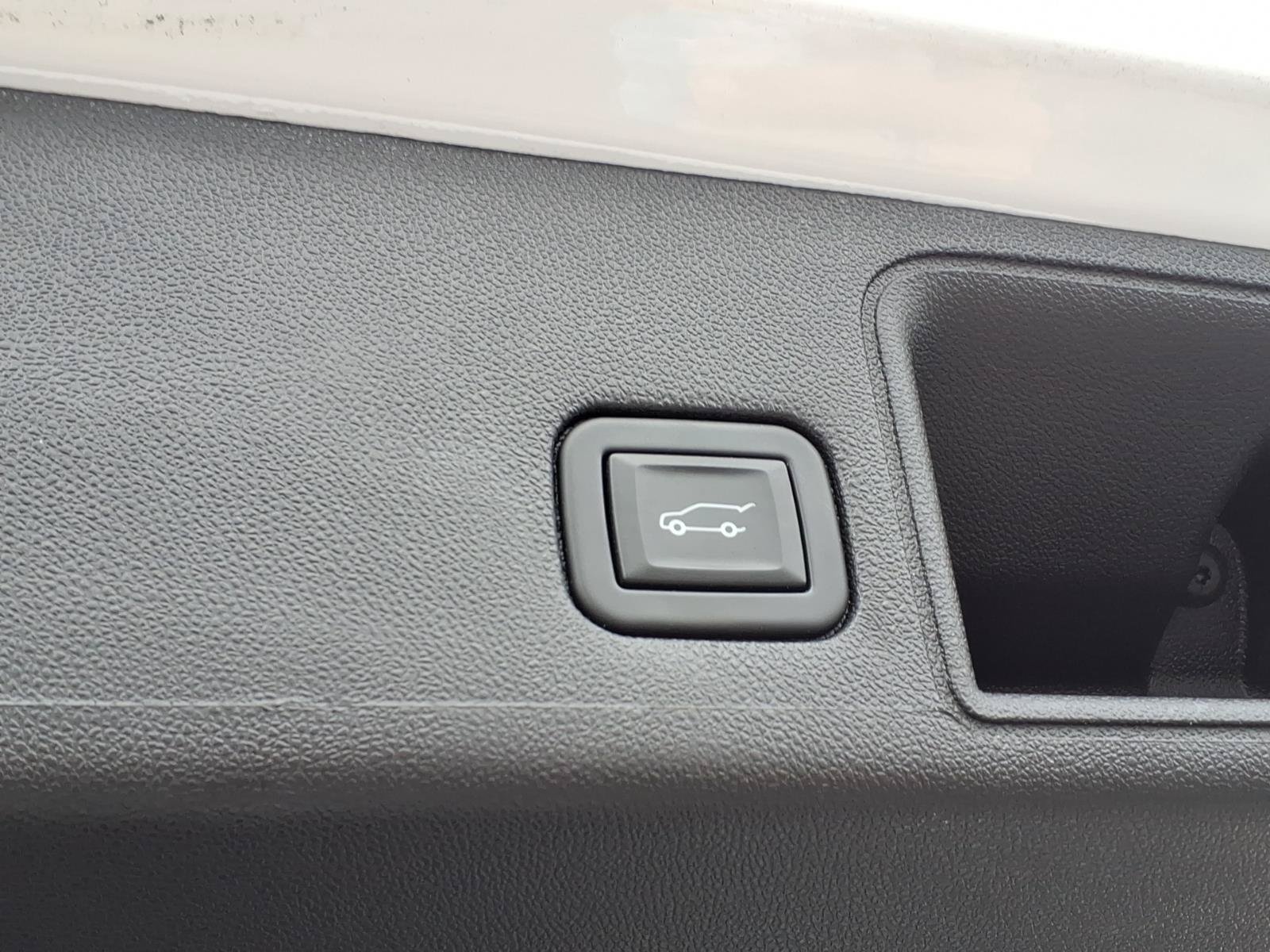 Used 2024 GMC Terrain SLE w/ Driver Convenience Package FWD image 24