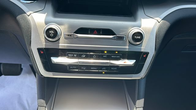 Certified 2022 Ford Explorer XLT RWD image 23