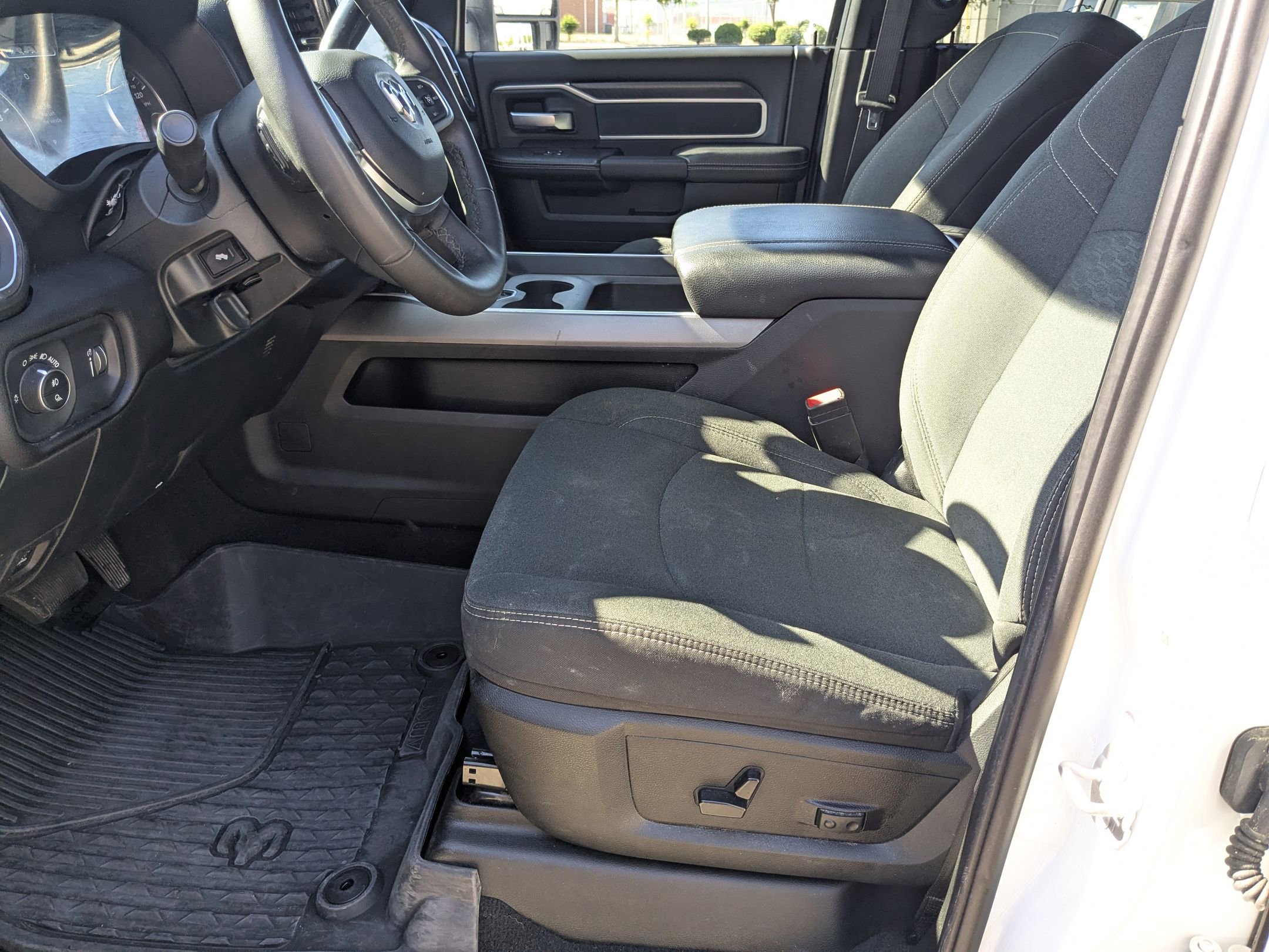 Used 2025 RAM 3500 Big Horn AWD/4WD image 14