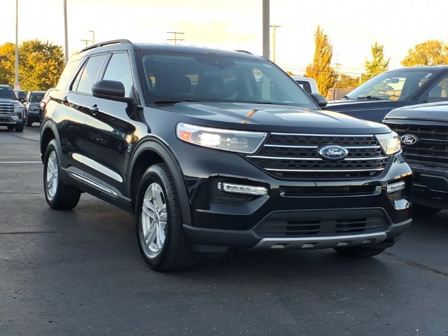 Certified 2023 Ford Explorer XLT w/ Equipment Group 202A AWD/4WD image 3