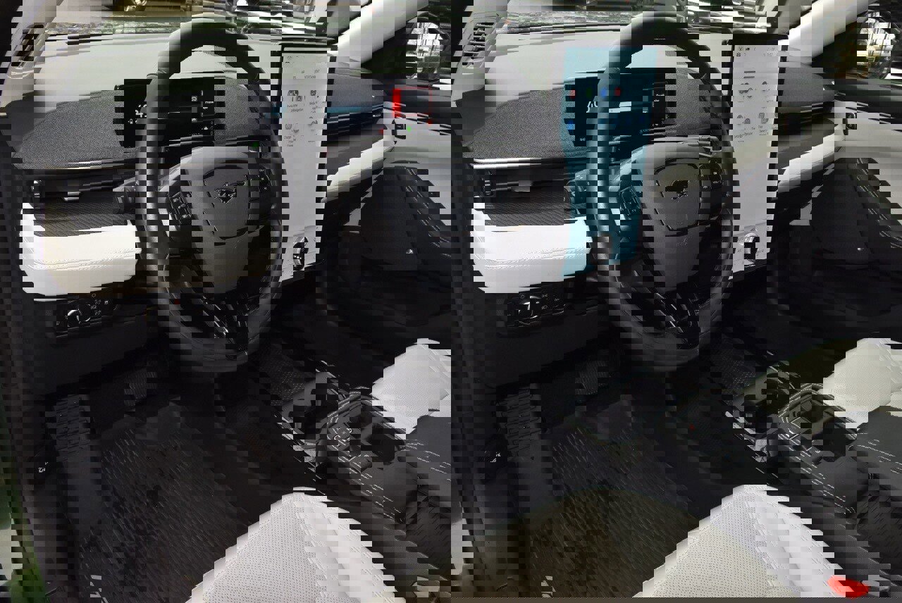 Certified 2025 Ford Mustang Mach-E Premium image 33