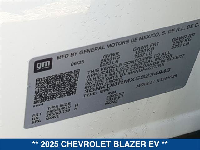 Used 2025 Chevrolet Blazer EV LT FWD image 24