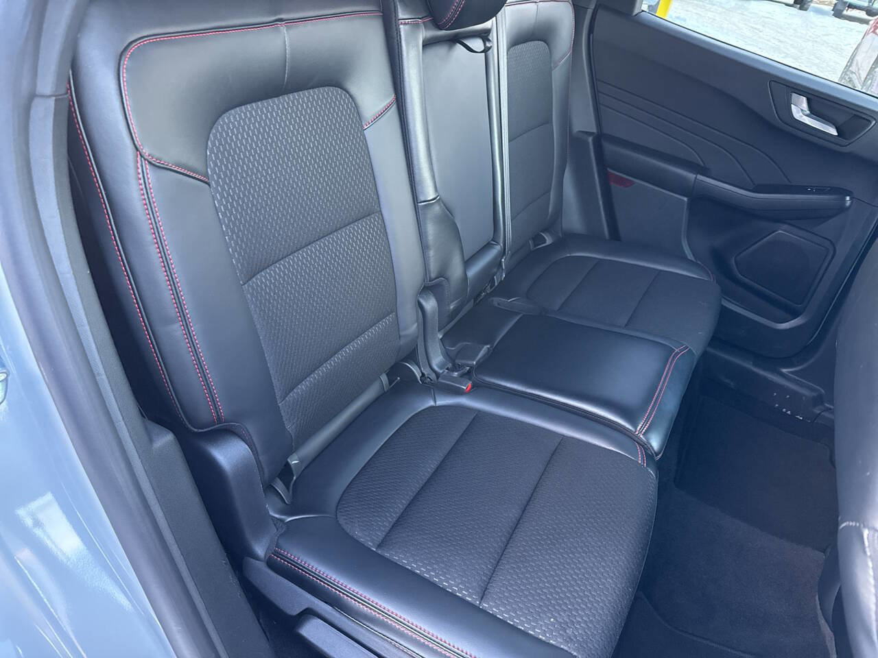 Certified 2025 Ford Escape ST-Line Select AWD/4WD image 17