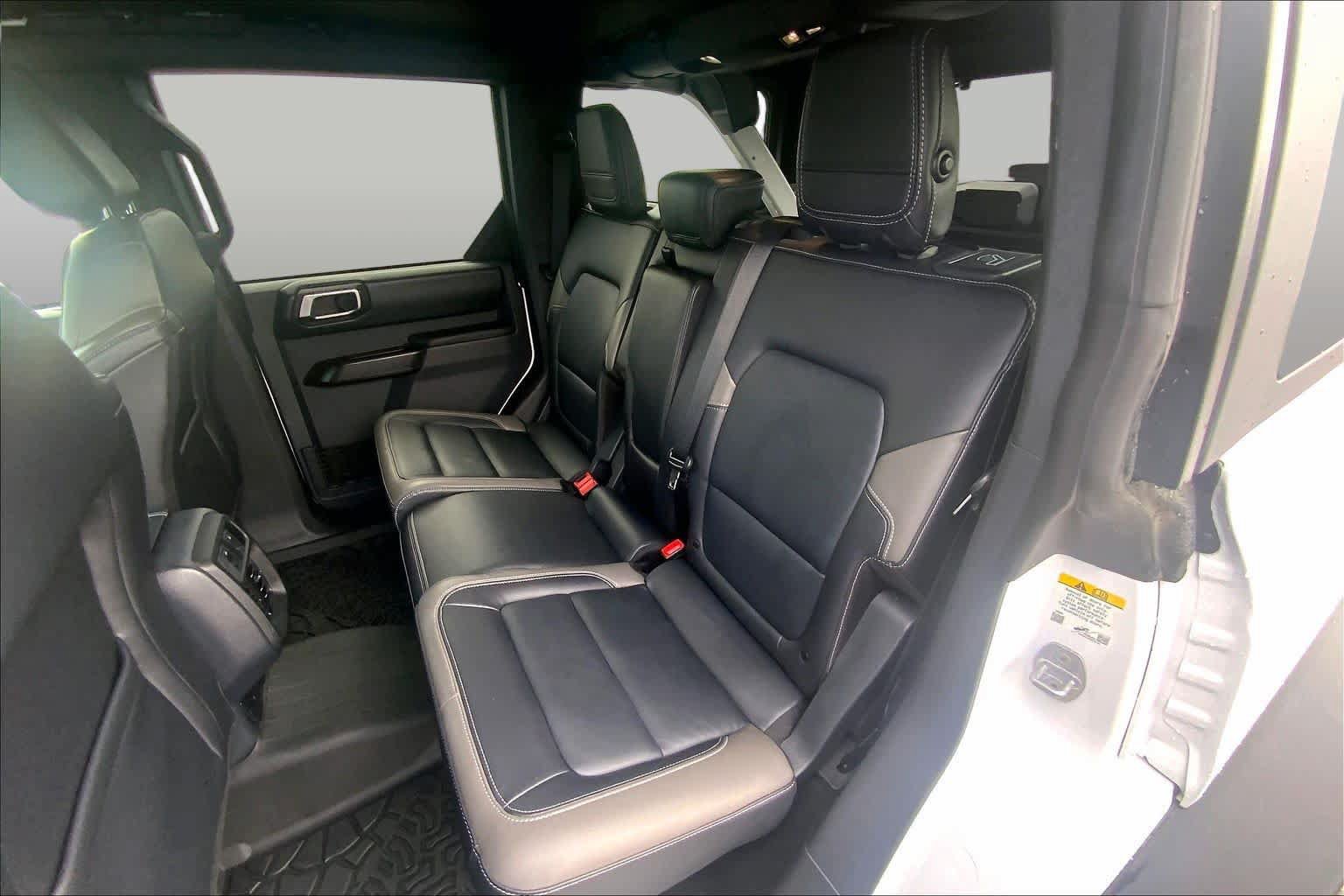 Certified 2025 Ford Bronco Outer Banks w/ Sasquatch Package AWD/4WD image 21