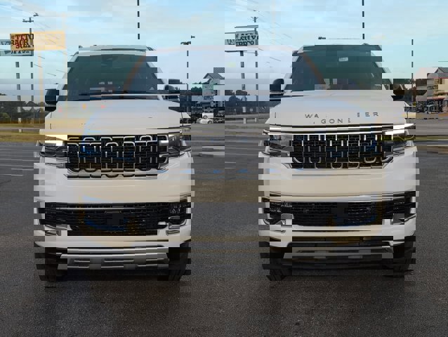 Used 2024 Jeep Wagoneer L Series II image 8