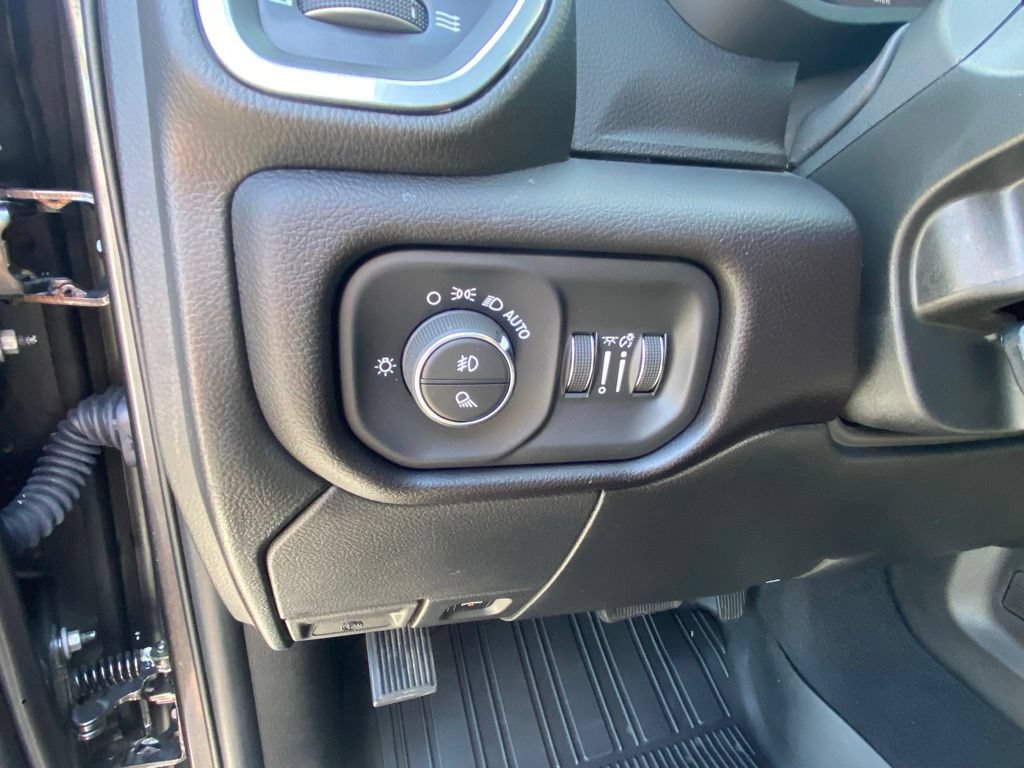 Used 2023 RAM 2500 Laramie AWD/4WD image 12