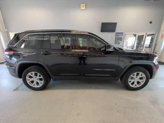 Used 2023 Jeep Grand Cherokee Limited AWD/4WD image 6