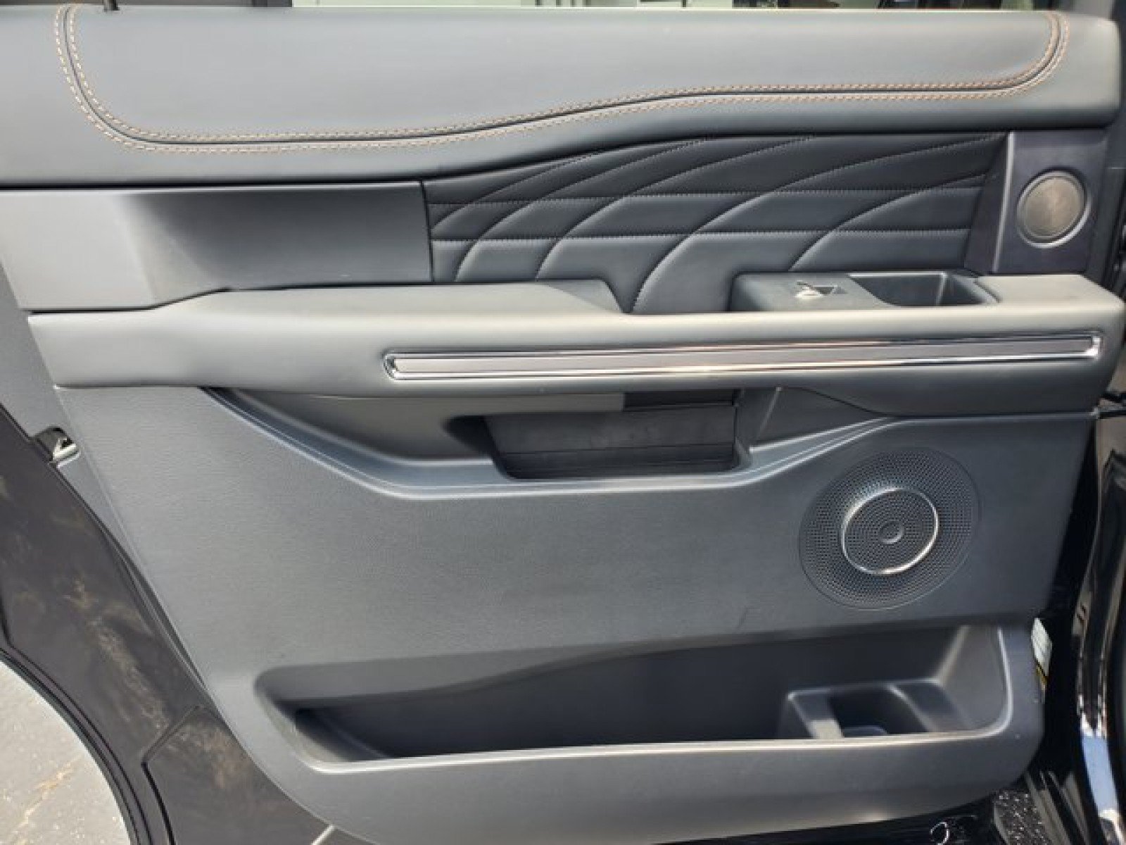 Certified 2024 Ford Expedition Max Platinum RWD image 33