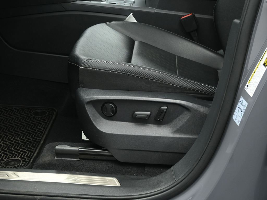 Used 2021 Volkswagen Atlas Cross Sport SE image 35