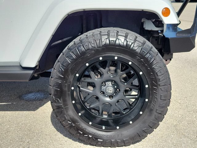 Used 2017 Jeep Wrangler Unlimited Sahara w/ Max Tow Package AWD/4WD image 9