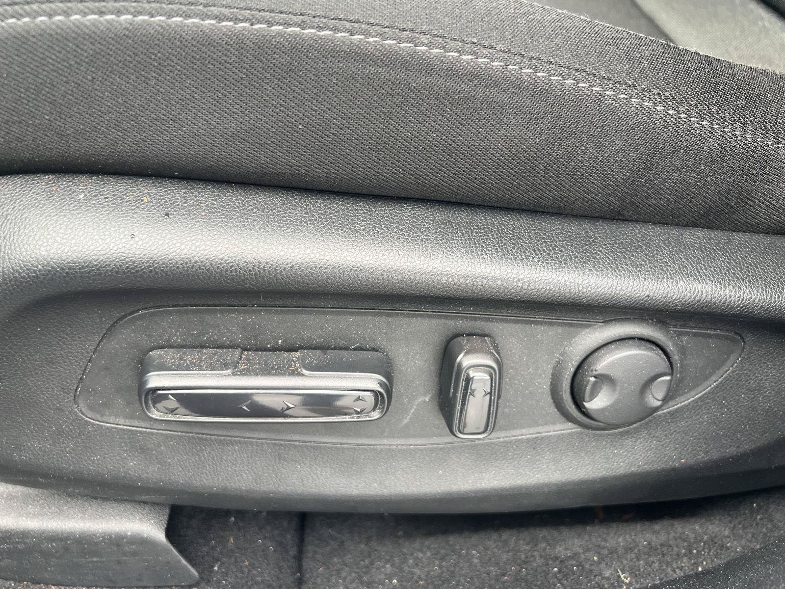 Used 2025 Honda CR-V EX image 11