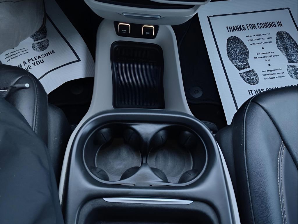 Used 2017 Chrysler Pacifica Touring-L image 22