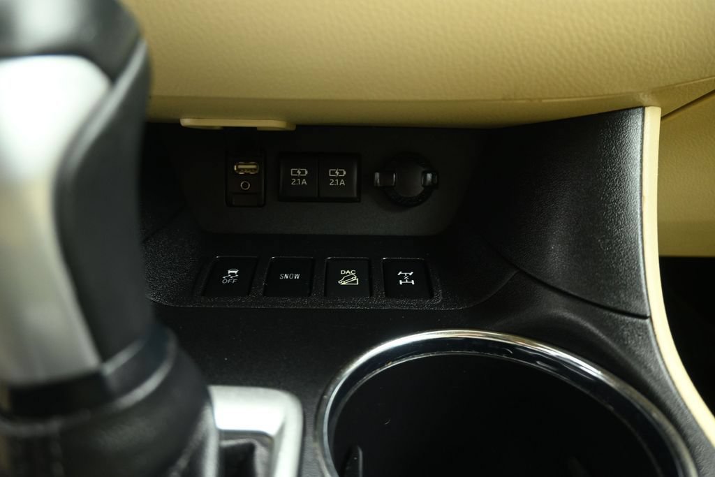 Used 2018 Toyota Highlander XLE AWD/4WD image 16