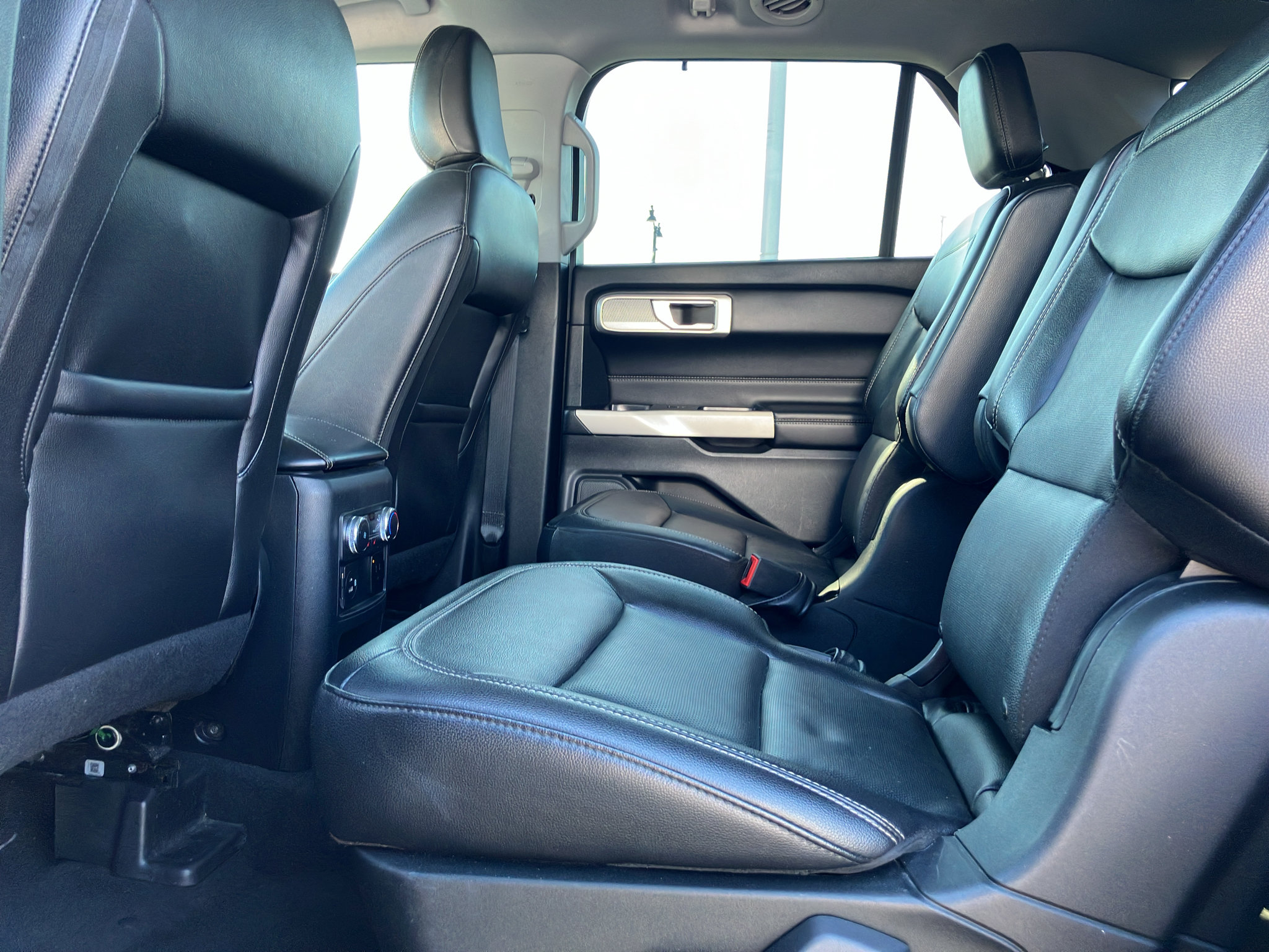 Certified 2021 Ford Explorer Limited w/ Equipment Group 301A RWD image 27