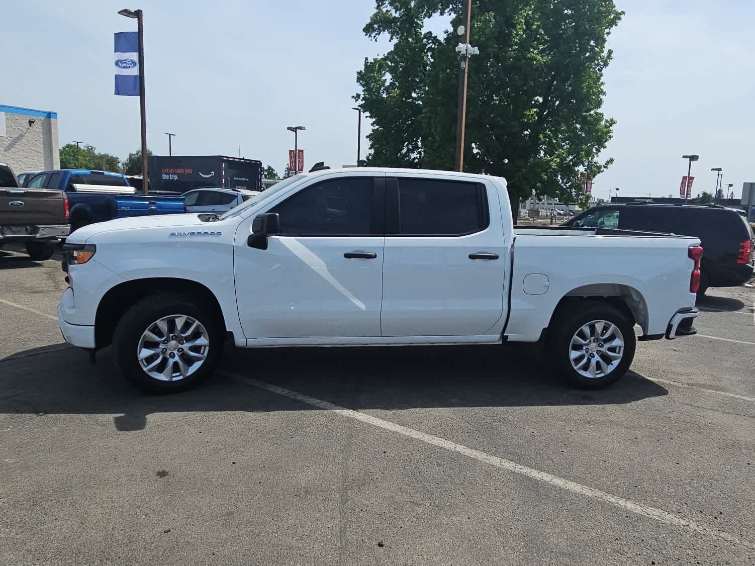Used 2022 Chevrolet Silverado 1500 Custom image 2