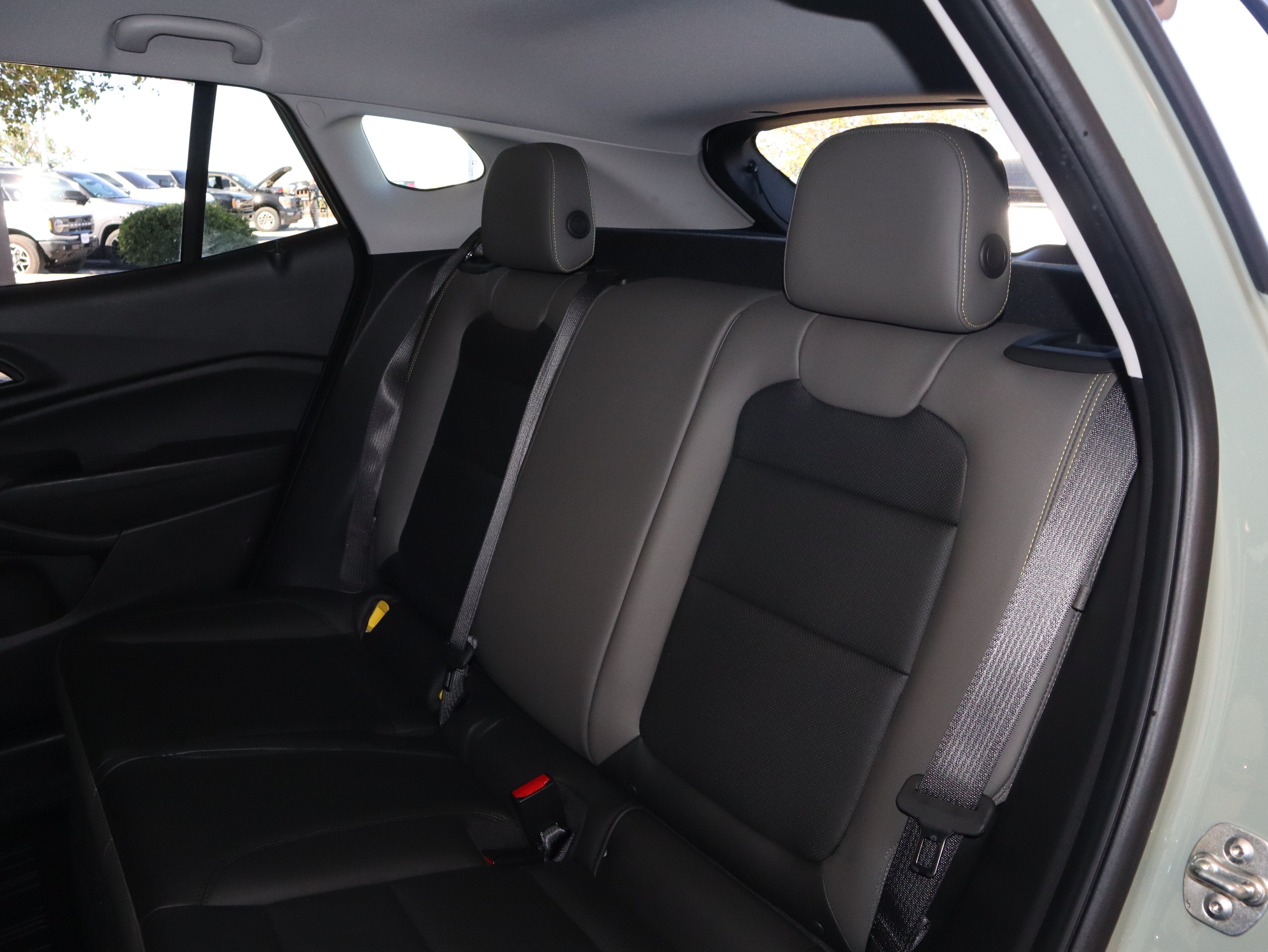 Used 2025 Chevrolet Trax ACTIV w/ Driver Confidence Package FWD image 36