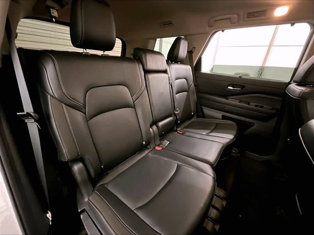 Used 2023 Nissan Pathfinder SL w/ Black Appearance Package AWD/4WD image 26