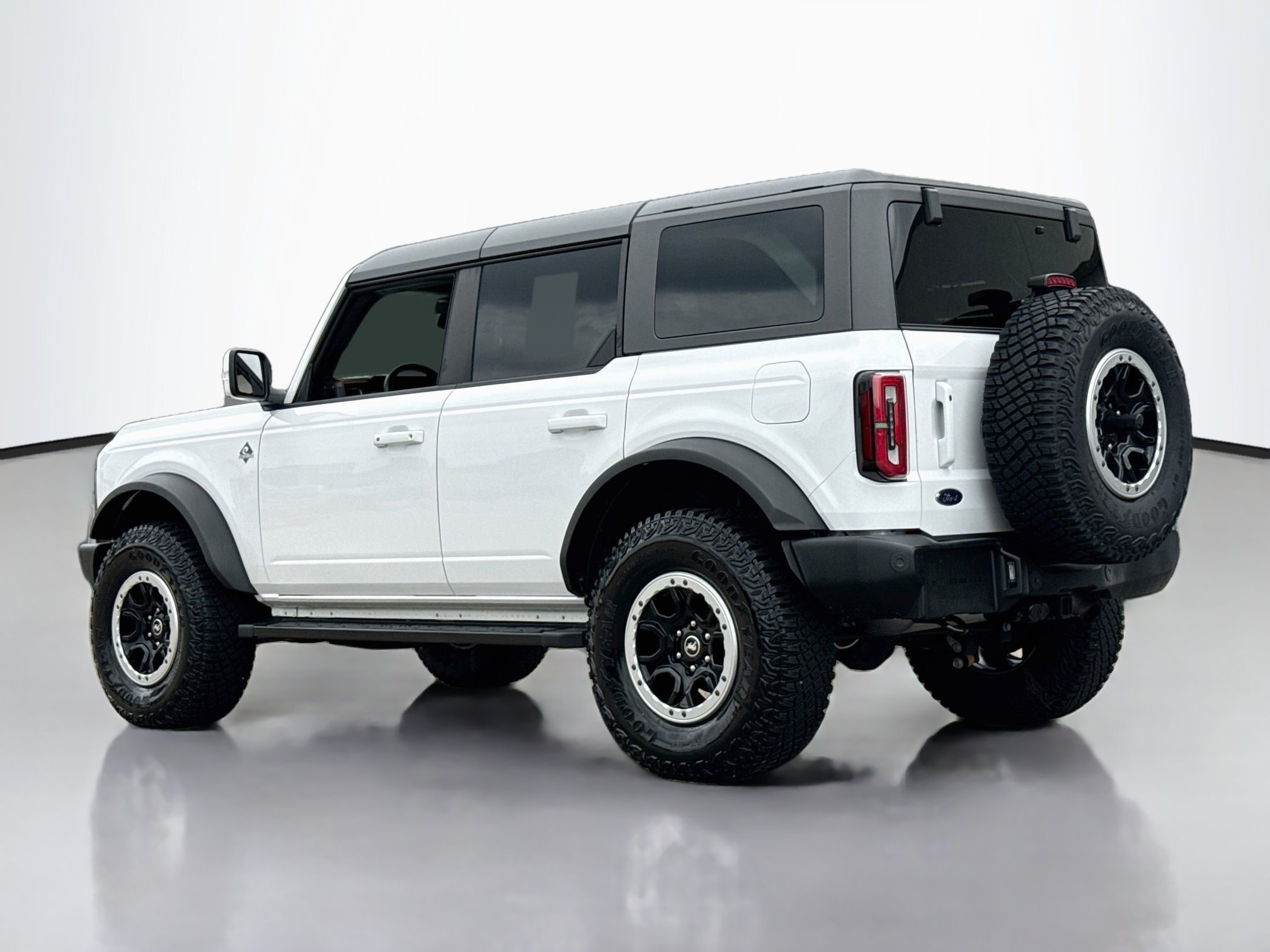 Certified 2023 Ford Bronco Outer Banks w/ Sasquatch Package AWD/4WD image 5