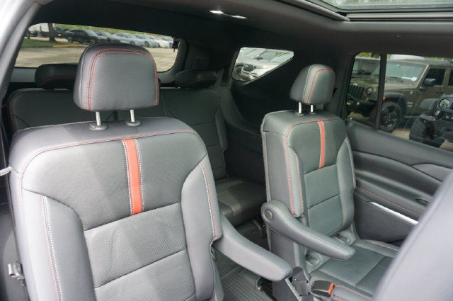 Used 2024 Chevrolet Traverse RS w/ LPO, Floor Liner Package FWD image 17