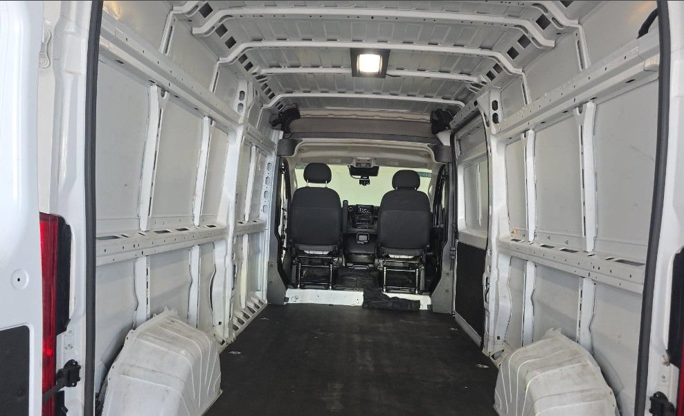 Used 2024 RAM ProMaster 2500 w/ Convenience Group FWD image 7