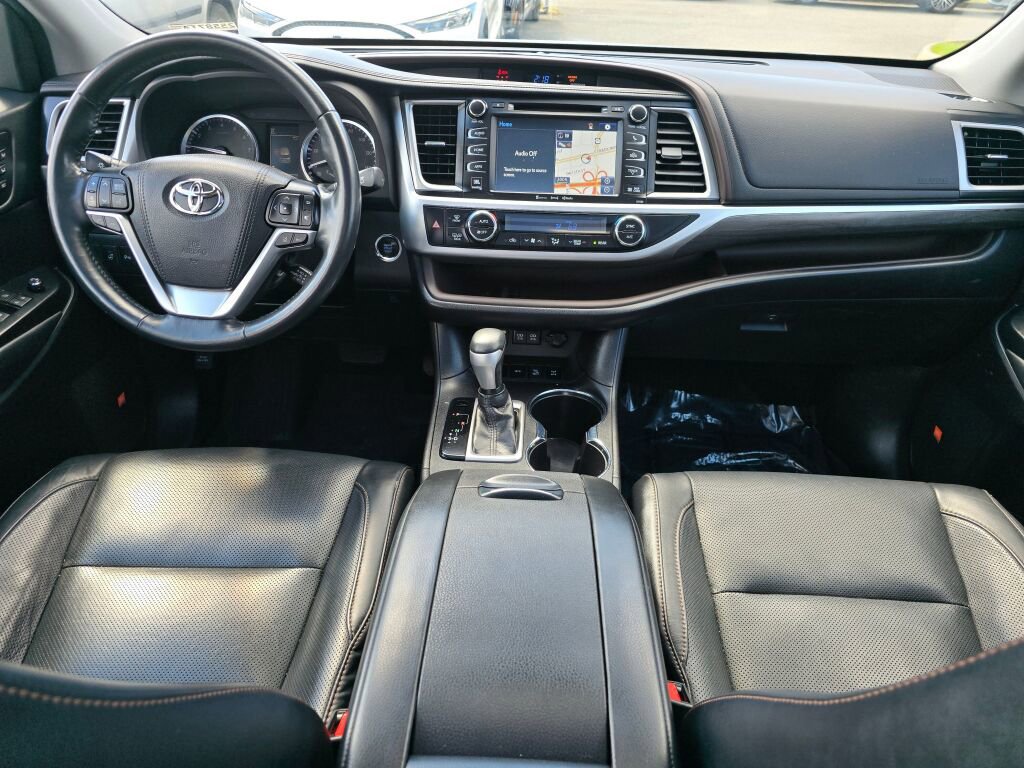 Used 2018 Toyota Highlander Limited Platinum AWD/4WD image 14
