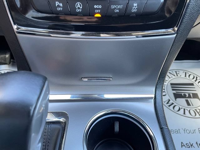 Used 2022 Jeep Grand Cherokee Laredo X AWD/4WD image 25