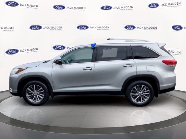 Used 2019 Toyota Highlander XLE AWD/4WD image 2