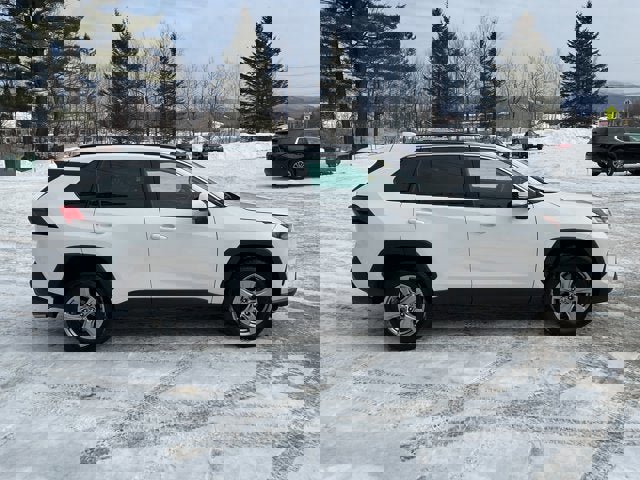 Used 2023 Toyota RAV4 XLE AWD/4WD image 8