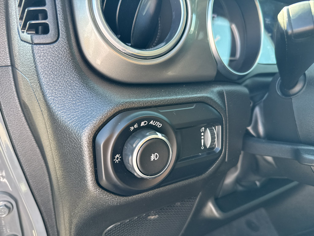 Used 2023 Jeep Wrangler Unlimited Sahara AWD/4WD image 15