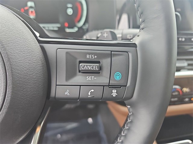 Used 2025 Nissan Pathfinder Platinum image 19