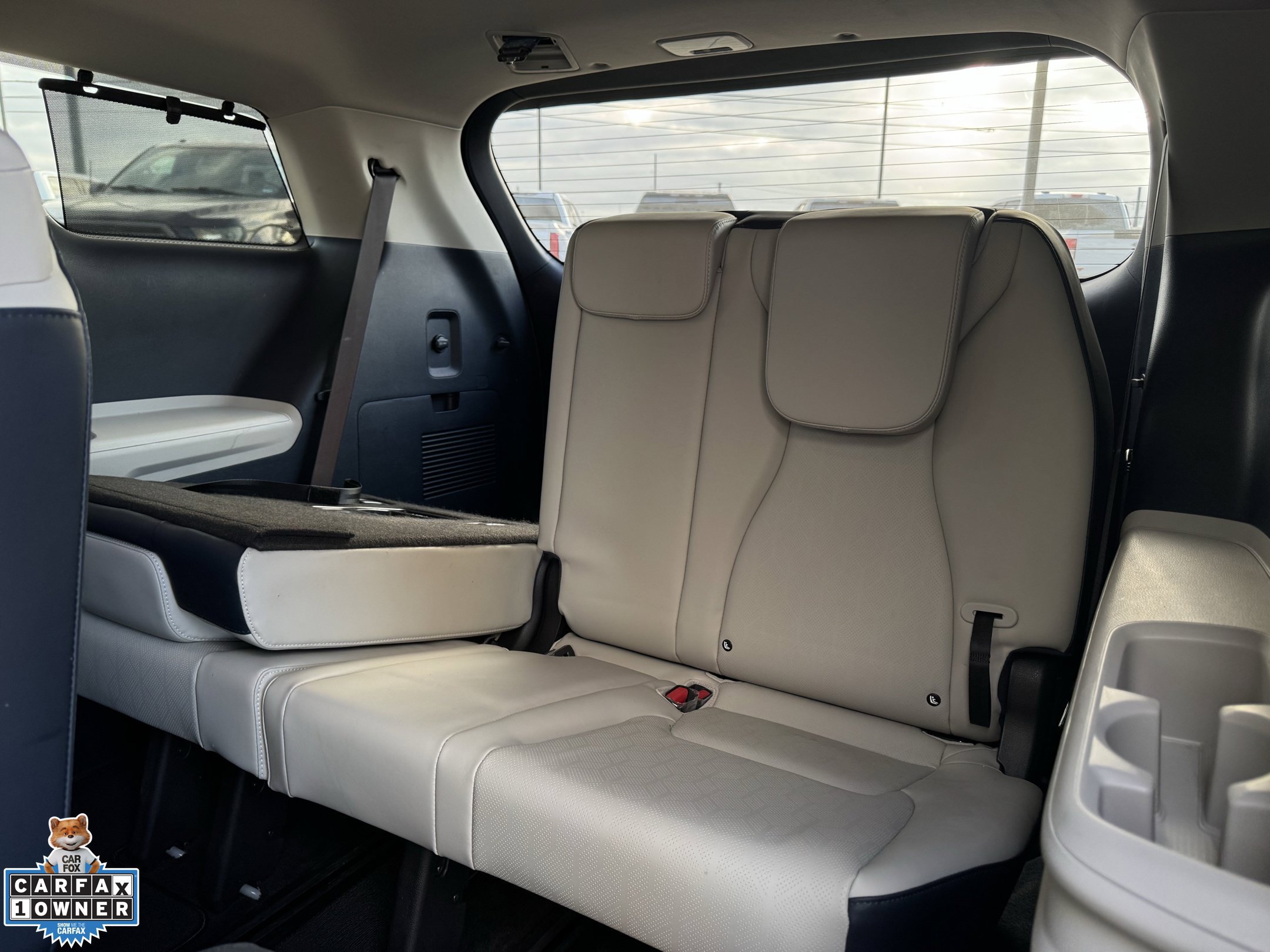 Used 2025 Kia Carnival EX FWD image 30