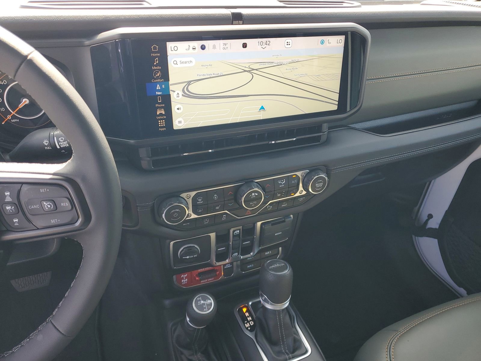 Used 2025 Jeep Gladiator Mojave AWD/4WD image 21