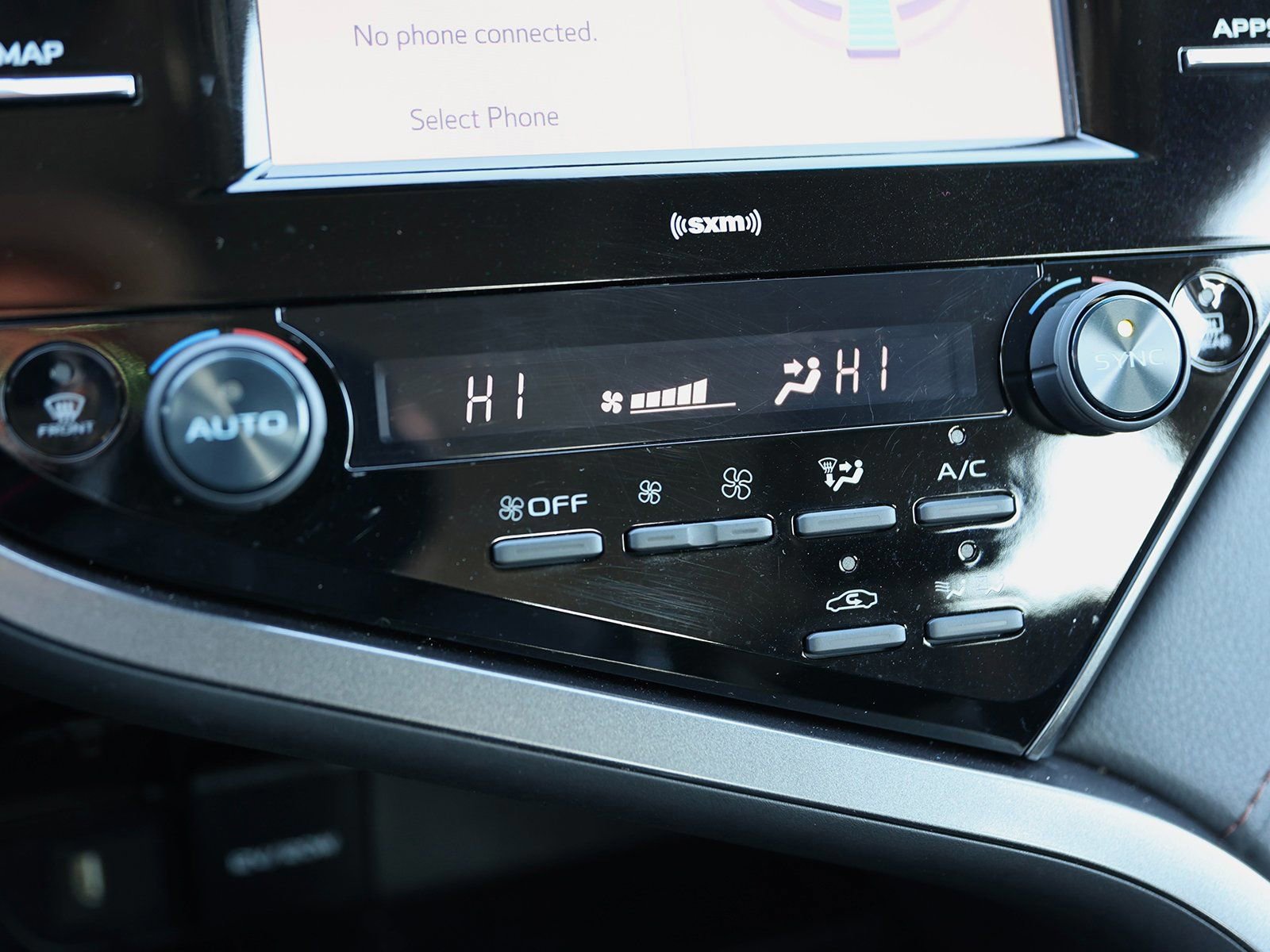 Used 2020 Toyota Camry LE image 25