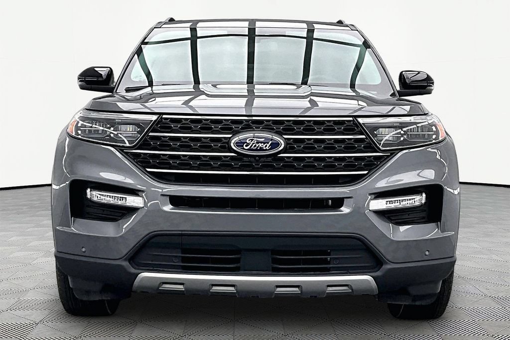 Certified 2024 Ford Explorer XLT w/ Equipment Group 202A AWD/4WD image 3