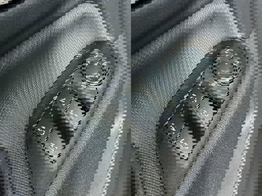 Used 2022 Chevrolet Equinox RS w/ RS Leather Package image 29